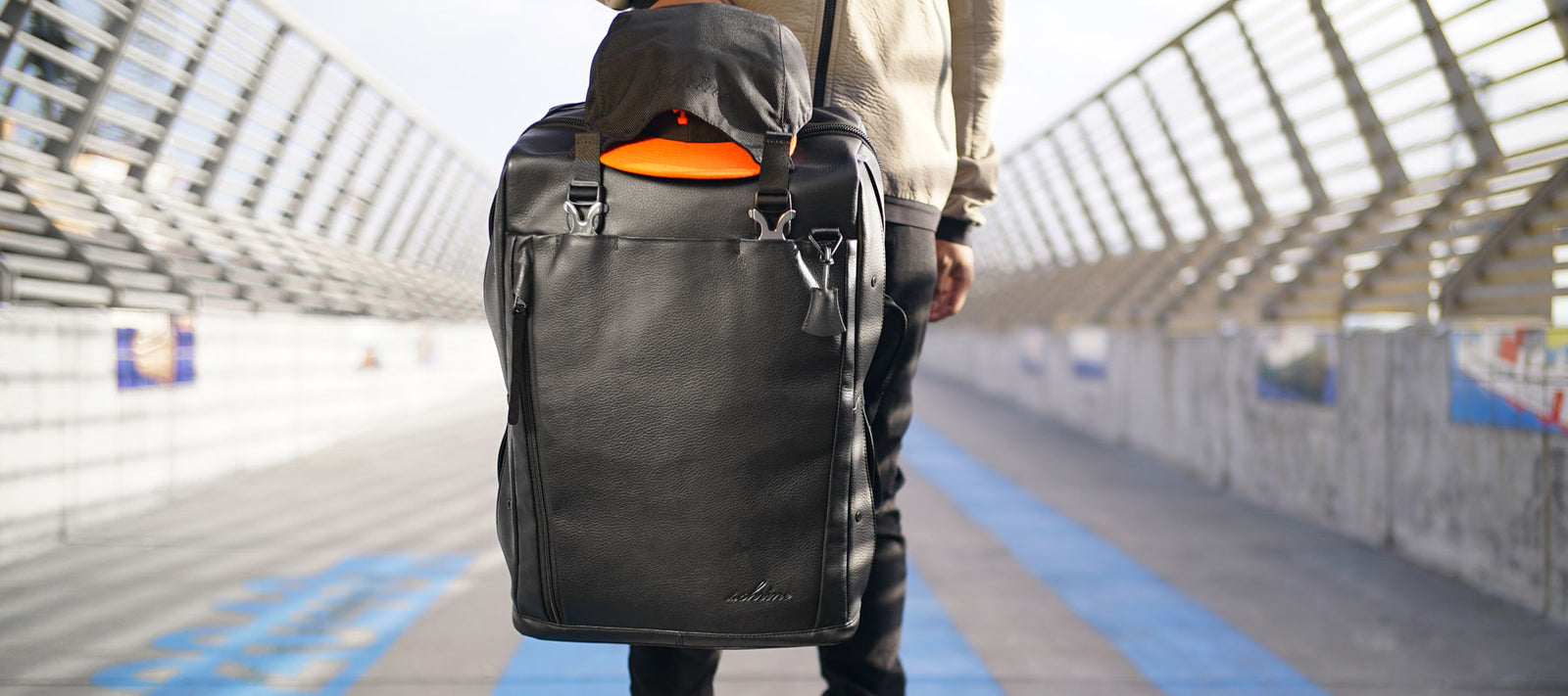 Our HOL18 Leather Weekender is ready to ship for 🎄